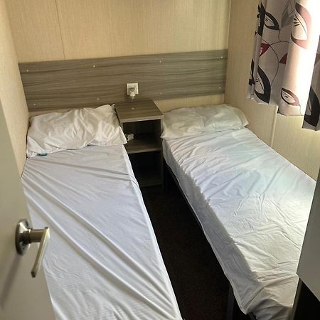Lido Beach Caravan Prestatyn Buitenkant foto